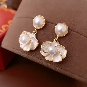 Valge Barokk-Flower Pearl Kõrvarõngad on Naiste Mood Luksus Tolknema Kõrvarõngad Isiksuse Gorgeous Ehted Kuupäeva Ööd